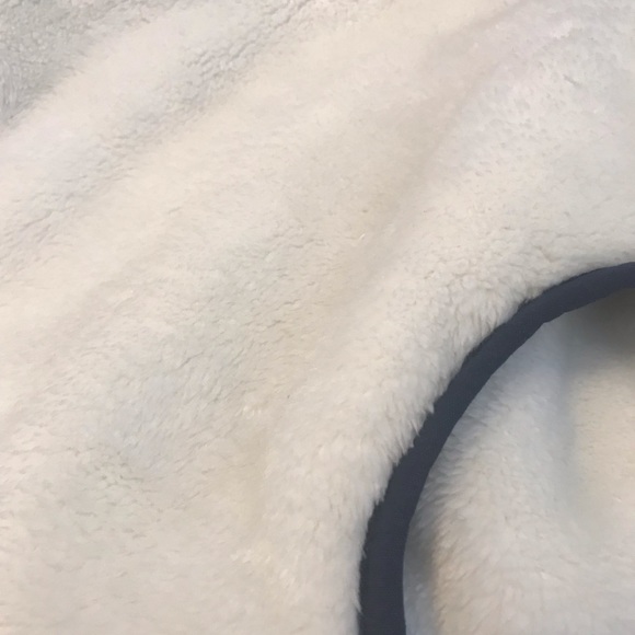 White hooded sweater - Picture 2 of 3